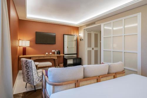 Habitación Doble Superior con balcón del hotel Vincci Molviedro. Foto 5