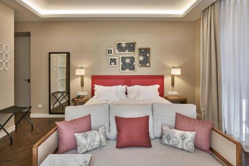 Habitación Doble Superior Deluxe con terraza del hotel Vincci Molviedro. Foto 1