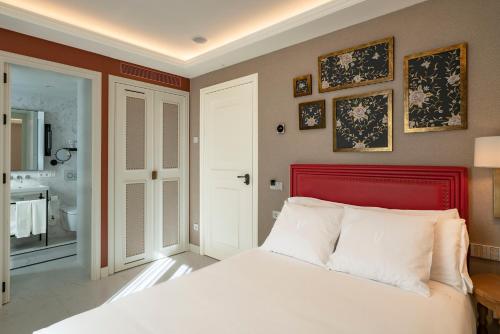 Habitación comunicada para 3 personas del hotel Vincci Molviedro. Foto 2