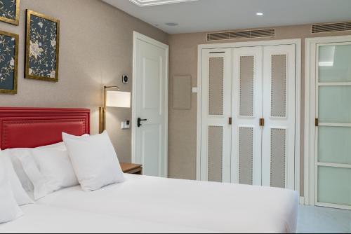 Habitación comunicada para 3 personas del hotel Vincci Molviedro. Foto 3