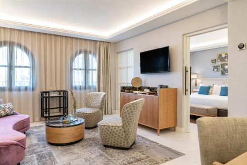 Suite Junior Deluxe del hotel Vincci Molviedro. Foto 2