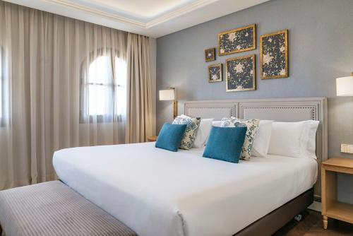 Suite Junior Deluxe del hotel Vincci Molviedro. Foto 5