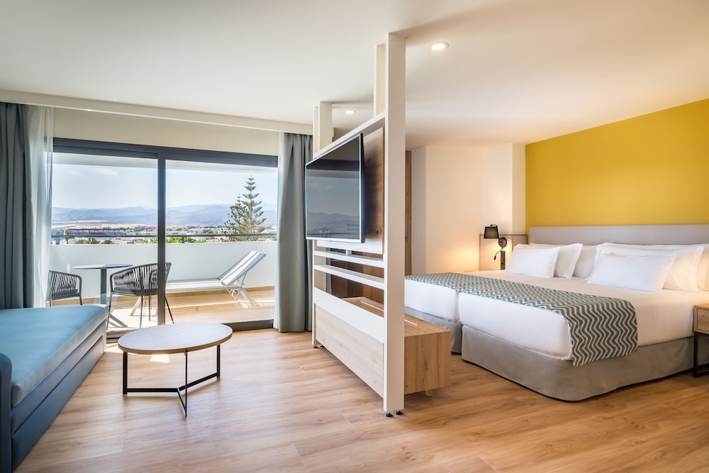 Suite junior (Deluxe) del hotel Barceló Margaritas Royal Level - Adults Only. Foto 1