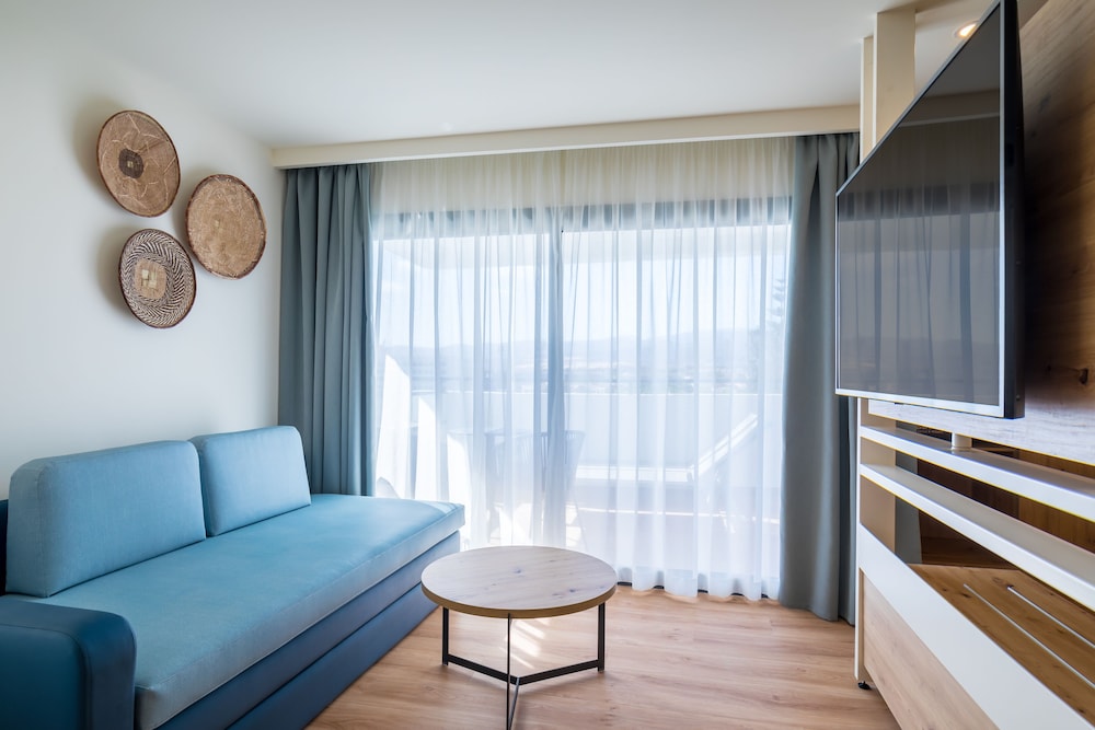 Suite junior (Deluxe) del hotel Barceló Margaritas Royal Level - Adults Only. Foto 2