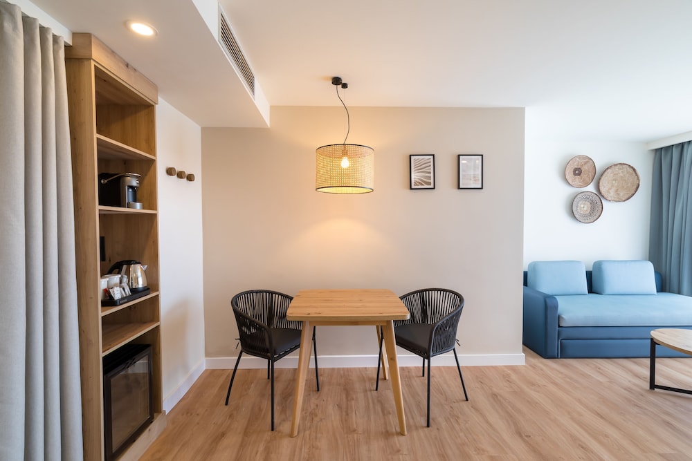 Suite junior (Deluxe) del hotel Barceló Margaritas Royal Level - Adults Only. Foto 3