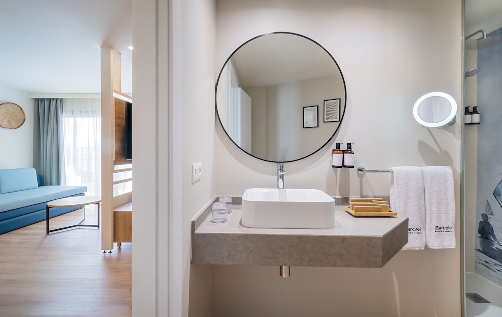 Suite junior (Deluxe) del hotel Barceló Margaritas Royal Level - Adults Only. Foto 5