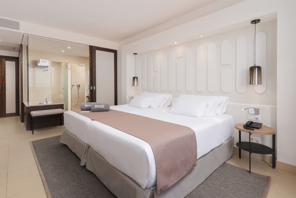 Habitación Deluxe, vistas al mar del hotel Barceló Tenerife Royal Level. Foto 1