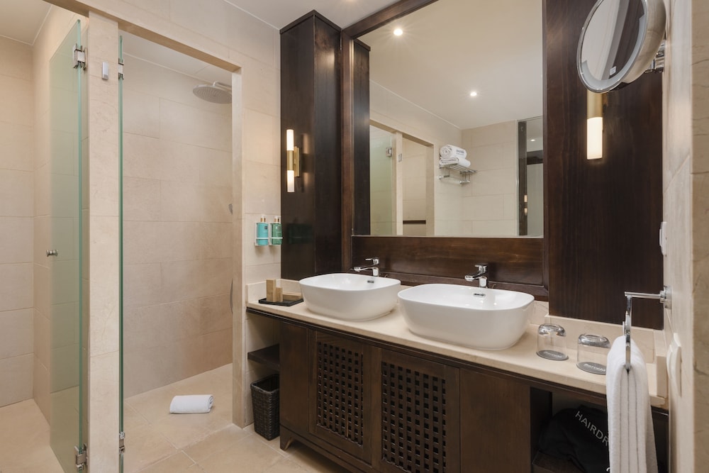 Habitación Deluxe, vistas al mar del hotel Barceló Tenerife Royal Level. Foto 9