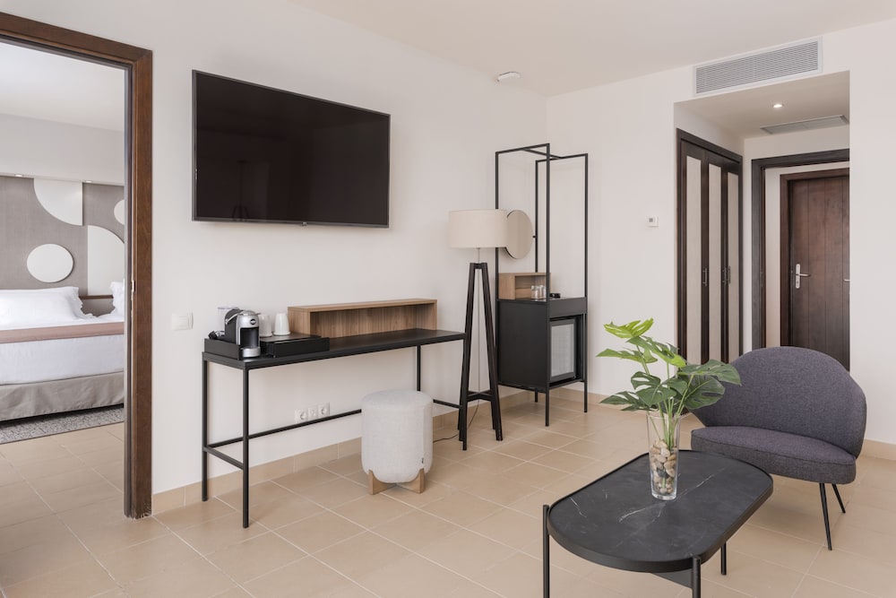 Suite Deluxe, vistas al mar del hotel Barceló Tenerife Royal Level. Foto 4