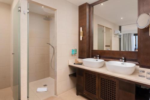 Suite Deluxe con vistas al mar del hotel Barceló Tenerife Royal Level. Foto 9