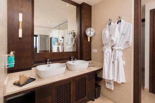 Suite Deluxe con vistas al mar del hotel Barceló Tenerife Royal Level. Foto 12