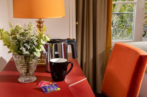 Habitación Doble con vistas al jardín del hotel De Suede Saint Germain. Foto 3