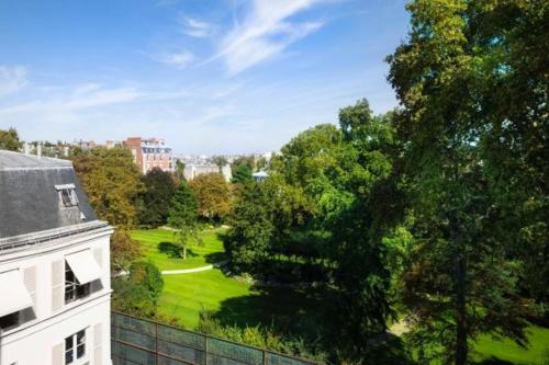 Suite Deluxe con vistas al jardín del hotel De Suede Saint Germain