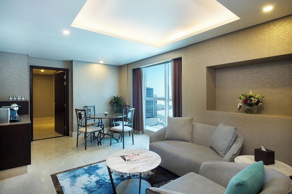 Suite Deluxe con 1 Cama Doble del hotel Grand Mercure Business Bay. Foto 2