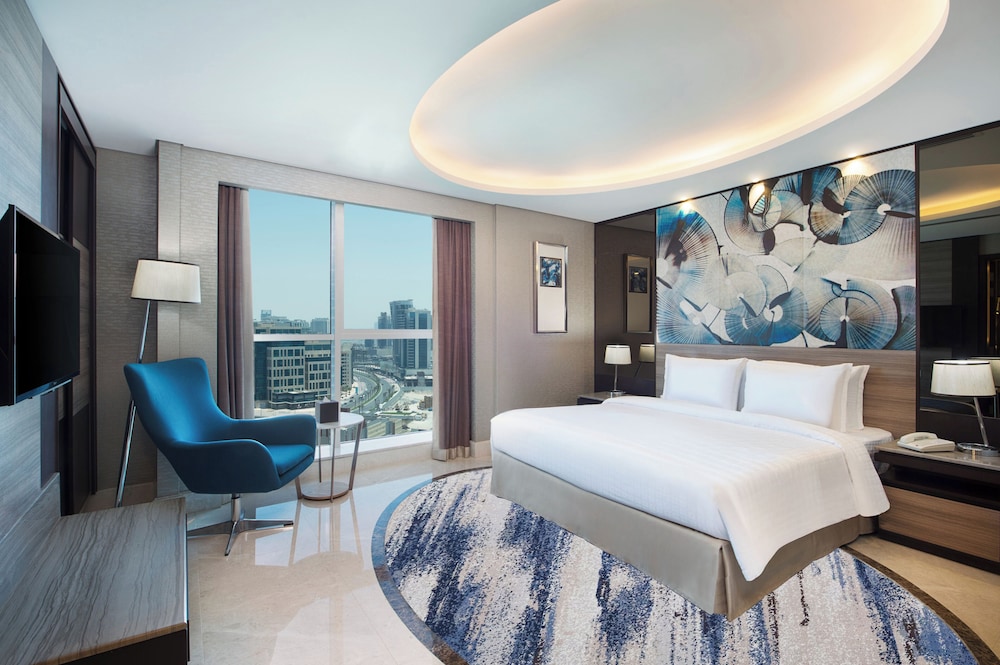 Habitación Superior con 1 cama king - size del hotel Grand Mercure Business Bay. Foto 1