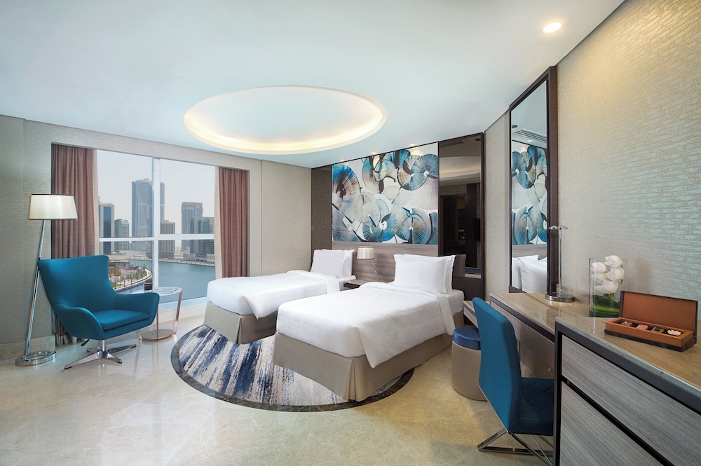 Habitación Deluxe con 2 camas individuales del hotel Grand Mercure Business Bay. Foto 1