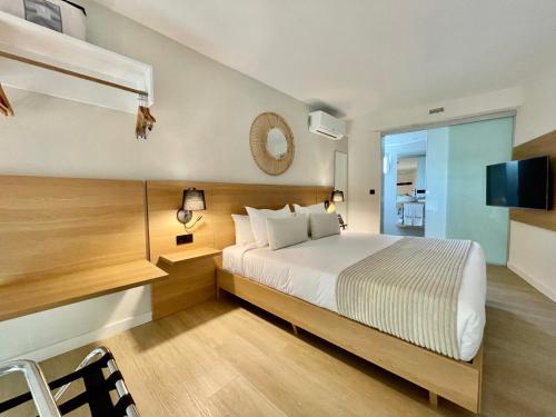 Suite Lujo 1 Cama king Duplex Vista ciudad Confort del hotel Emblemático Hi Suites. Foto 1