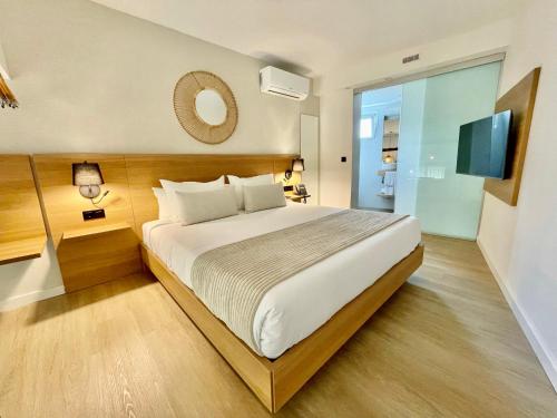 Suite Lujo 1 Cama king Duplex Vista ciudad Confort del hotel Emblemático Hi Suites. Foto 7