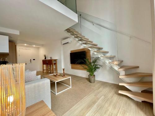 Suite Lujo 1 Cama king Duplex Vista ciudad Confort del hotel Emblemático Hi Suites. Foto 13