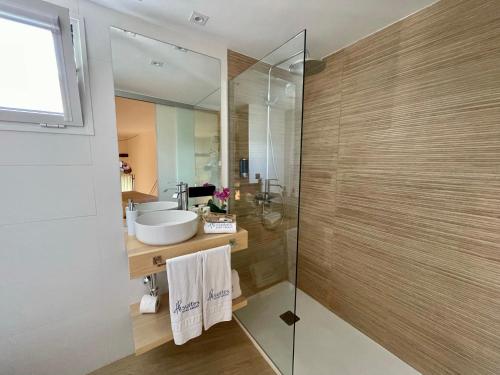 Suite Lujo 1 Cama king Duplex Vista ciudad Confort del hotel Emblemático Hi Suites. Foto 18