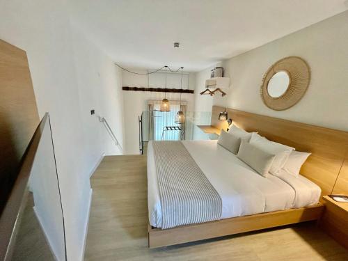 Suite Lujo 1 Cama king Duplex Vista ciudad Confort del hotel Emblemático Hi Suites. Foto 19