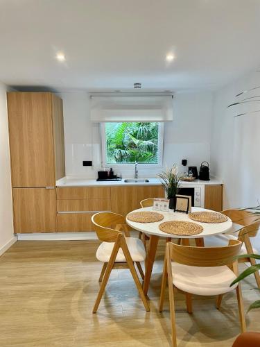 Duplex 2 dormitorios Lujo 1 Cama king Dúplex Vista Patio Sofá Cama incluido del hotel Emblemático Hi Suites. Foto 2