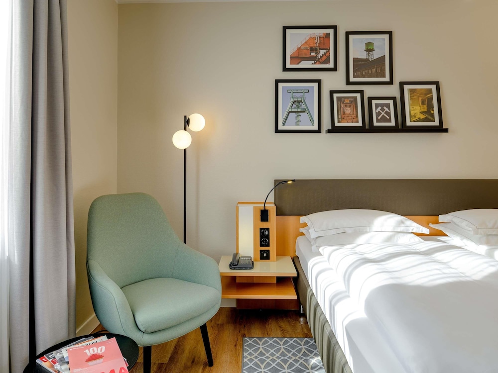 Habitación superior doble con 1 cama doble del hotel Mercure Bochum City. Foto 1