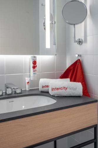Habitación Doble Superior del hotel IntercityHotel Budapest. Foto 1