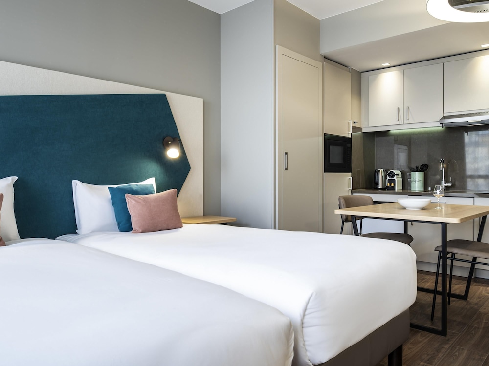 Estudio Superior con balcón del hotel Aparthotel Adagio Paris Suresnes Longchamp. Foto 1