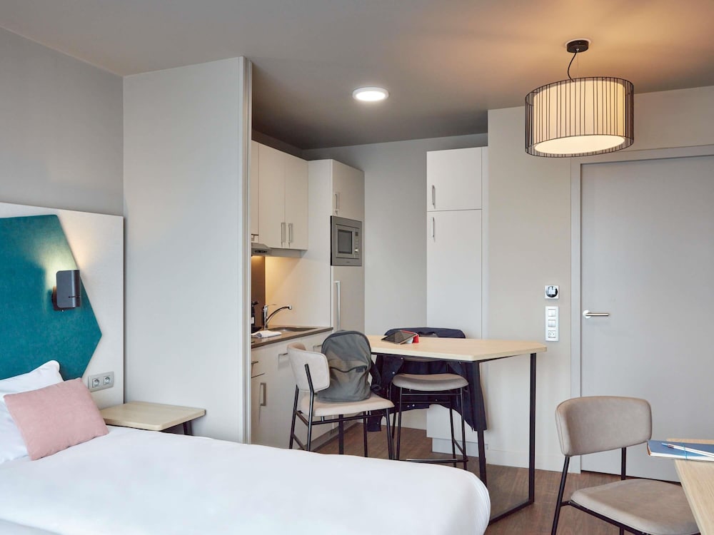 Estudio Superior con balcón del hotel Aparthotel Adagio Paris Suresnes Longchamp. Foto 9