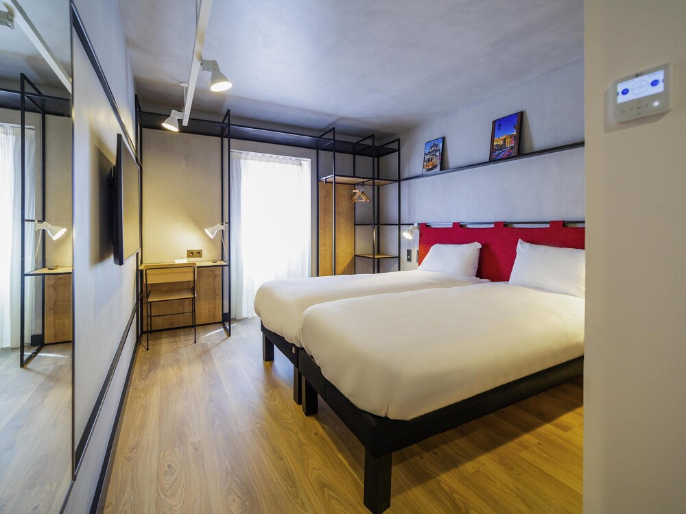 Habitación estándar con 2 camas individuales, 2 camas individuales del hotel ibis Porto Centro Mercado Bolhao