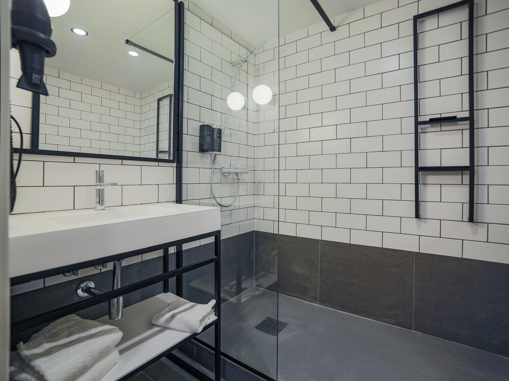 Suite, 1 cama doble con sofá cama del hotel ibis Porto Centro Mercado Bolhao
