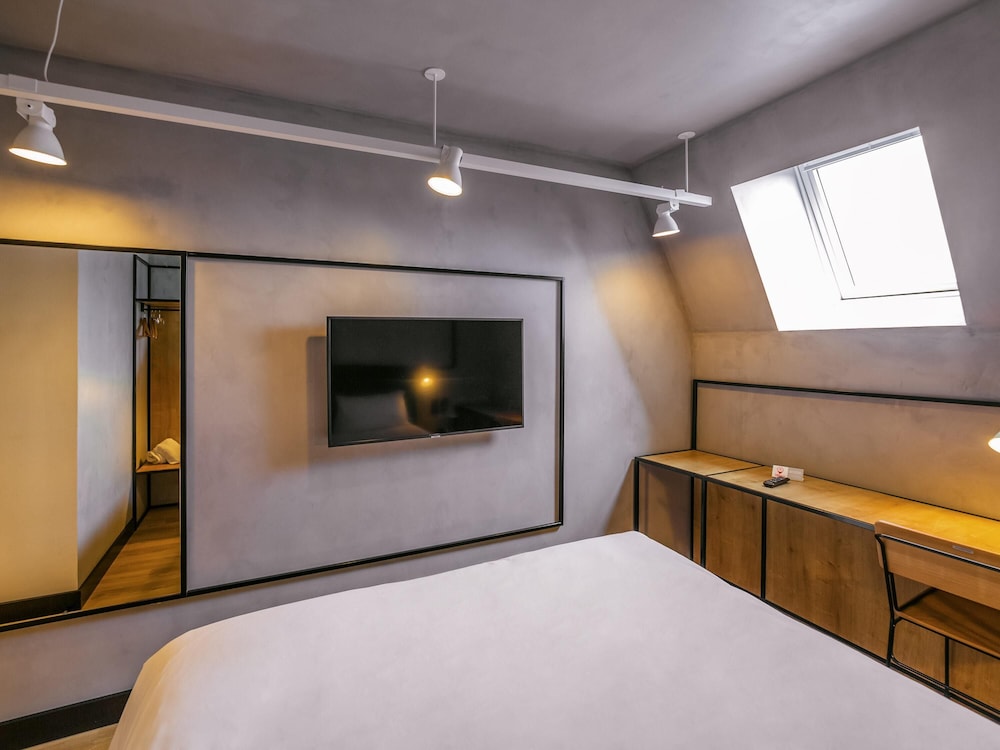 Habitación estándar doble, 1 cama doble del hotel ibis Porto Centro Mercado Bolhao. Foto 1