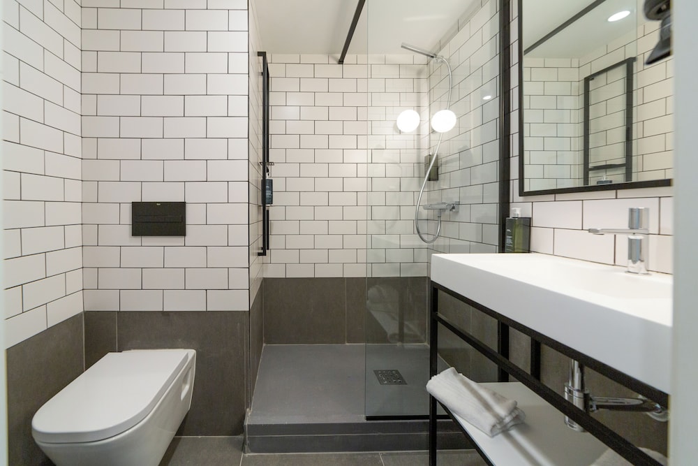 Habitación estándar doble, 1 cama doble del hotel ibis Porto Centro Mercado Bolhao. Foto 9