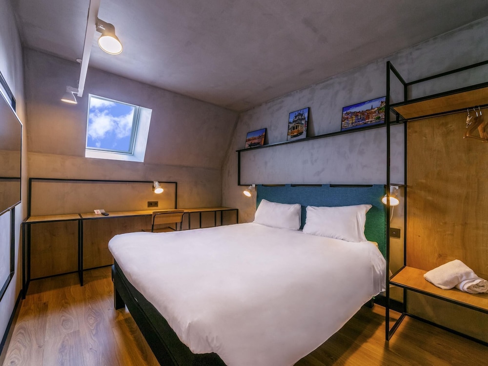 Habitación estándar doble, 1 cama doble del hotel ibis Porto Centro Mercado Bolhao. Foto 8