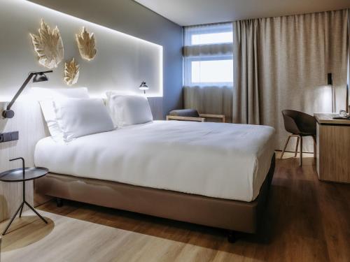 Habitación Superior con cama extragrande del hotel Mercure Fátima