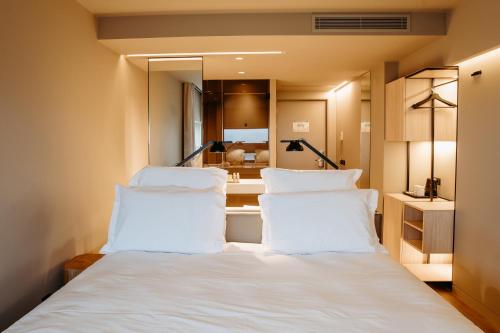 Habitación Privilege con cama extragrande y vistas del hotel Mercure Fátima. Foto 7