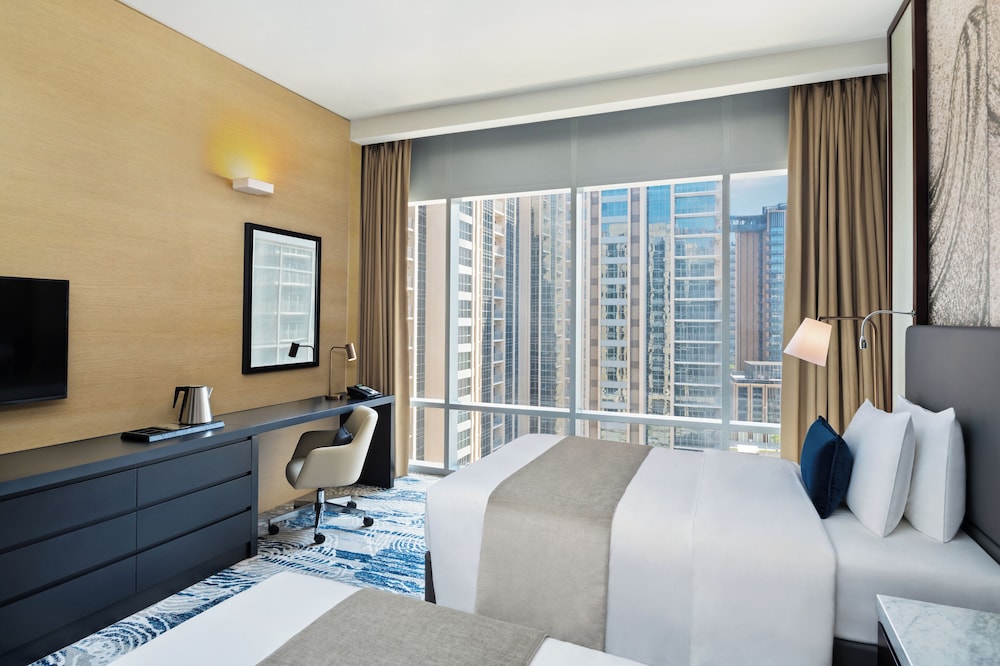 Habitación superior con 2 camas individuales del hotel Novotel Dubai Gold District. Foto 3