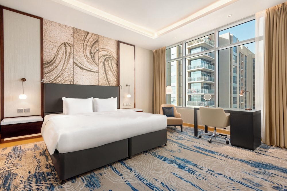Habitación Deluxe con 1 cama doble, vistas al parque del hotel Novotel Dubai Gold District. Foto 1
