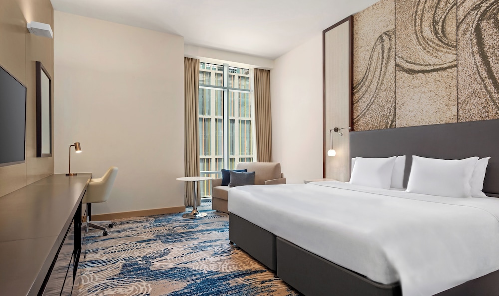 Habitación ejecutiva con 1 cama king size del hotel Novotel Dubai Gold District