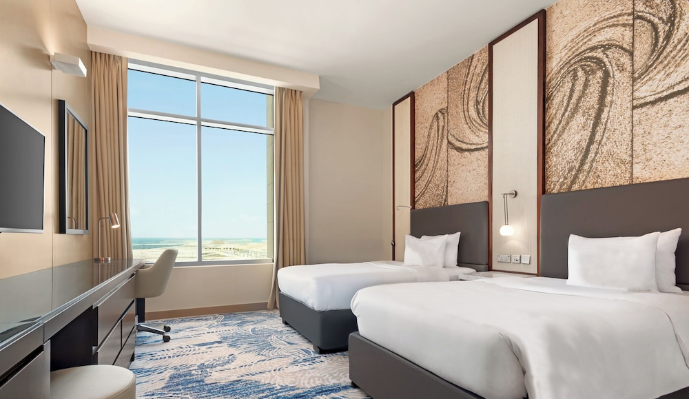 Habitación ejecutiva con 2 camas individuales del hotel Novotel Dubai Gold District. Foto 1