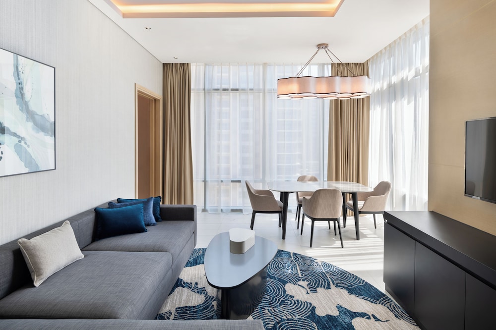 Suite Ejecutiva con 1 cama King Size del hotel Novotel Dubai Gold District. Foto 2