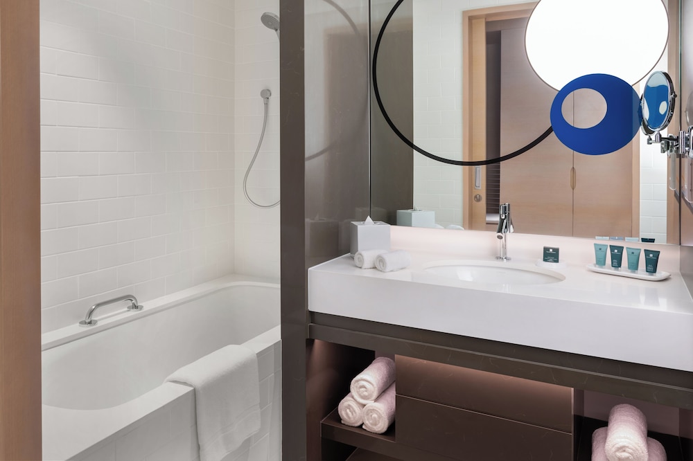Suite Ejecutiva con 1 cama King Size del hotel Novotel Dubai Gold District. Foto 3