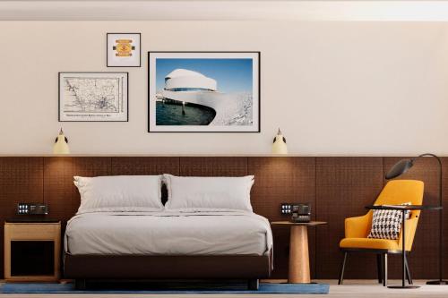 Habitación Deluxe con cama extragrande del hotel Four Points By Sheraton Matosinhos. Foto 1