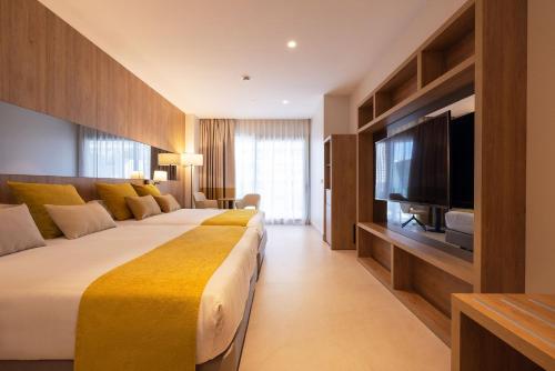 Habitación Doble Deluxe con terraza del hotel Gold Arcos. Foto 1