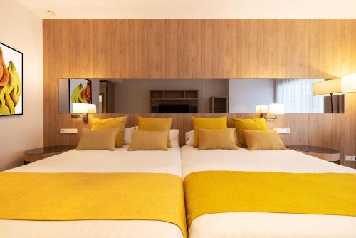 Habitación Doble Deluxe con terraza del hotel Gold Arcos. Foto 2