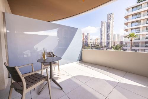 Habitación Doble Deluxe con terraza del hotel Gold Arcos. Foto 3