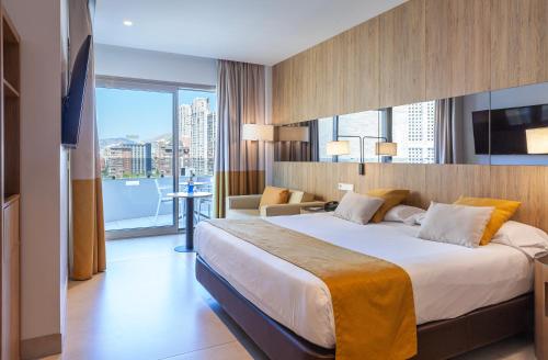 Habitación Doble Deluxe con terraza del hotel Gold Arcos. Foto 7
