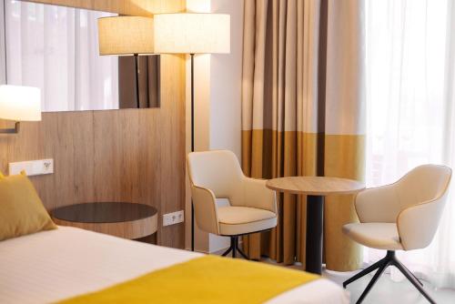 Habitación Doble Deluxe Superior con terraza del hotel Gold Arcos. Foto 4
