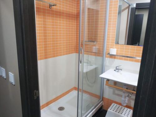 Apartamento 1 habitación Sofá Cama incluido 1 Cama doble kitchenette del hotel Apartmentos Santander Maliaño Suites 3000. Foto 24
